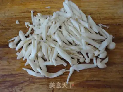 Make Chicken-legged mushroom fried meat step 1