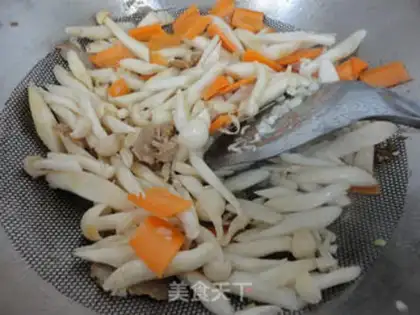 Make Chicken-legged mushroom fried meat step 6
