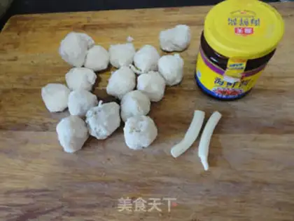 Make Seafood sauce fried fishballs step 0
