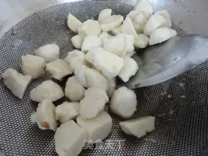 Make Seafood sauce fried fishballs step 4
