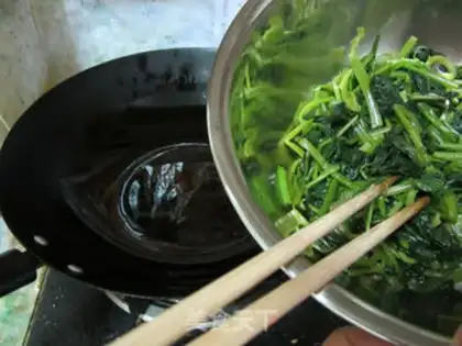 Make Peanut spinach step 0