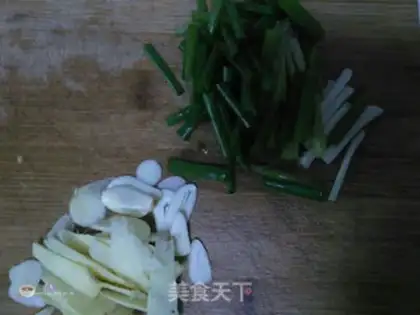 Make A dry pot of tea and mushrooms step 2