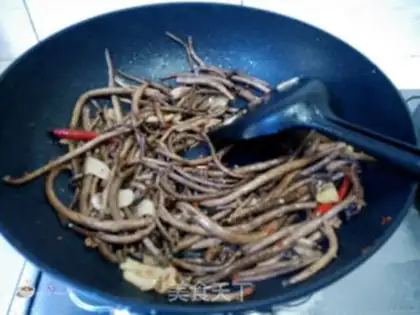 Make A dry pot of tea and mushrooms step 7