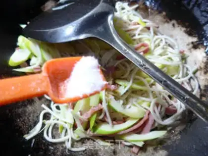 Make Ham thundered noodles step 9