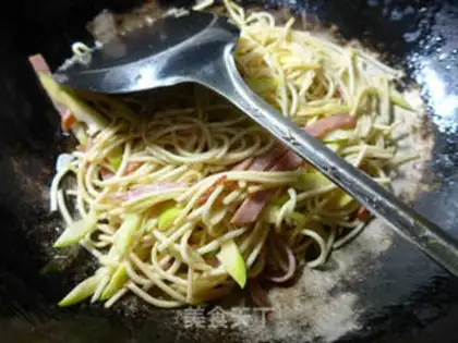 Make Ham thundered noodles step 10