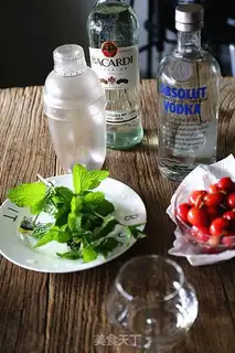 Make Cherry cocktails step 0