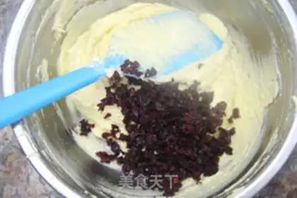 Make The cranberry marfin cake step 4