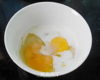 Make Cheese-cheese fried eggs step 1