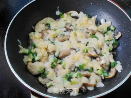 Make Cheese-cheese fried eggs step 5