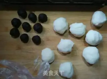 Make Bean Sand Mountain medicine cake step 4