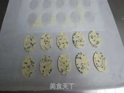 Make Black-sesame-protein pretzels step 7