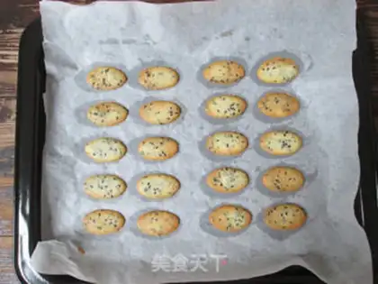 Make Black-sesame-protein pretzels step 9