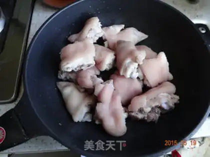 Make The feet of a pig step 0