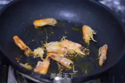 Make Shrimp noodles step 1