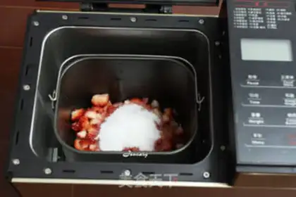 Make Strawberry jam step 2