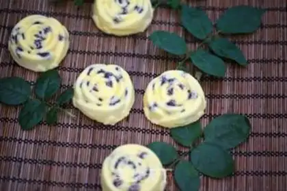 Make Cranberry rose cake step 21