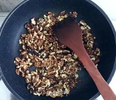 Make Black sesame pecan fragrance step 1