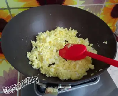 Make Eggs, fried sauce, spinach noodles step 8