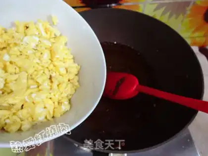 Make Eggs, fried sauce, spinach noodles step 12