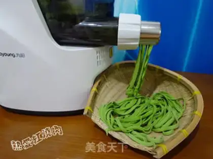 Make Eggs, fried sauce, spinach noodles step 14