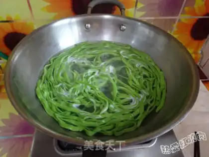 Make Eggs, fried sauce, spinach noodles step 16