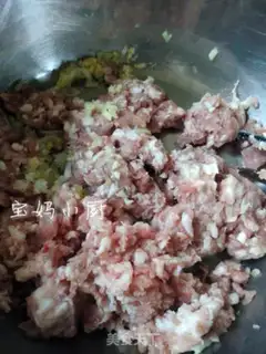 Make Little cabbage pork buns step 9