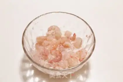 Make Yangzhou fried rice step 3