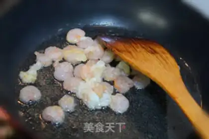Make Yangzhou fried rice step 5