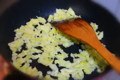 Make Yangzhou fried rice step 7
