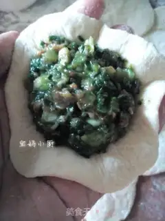Make Little cabbage pork buns step 19