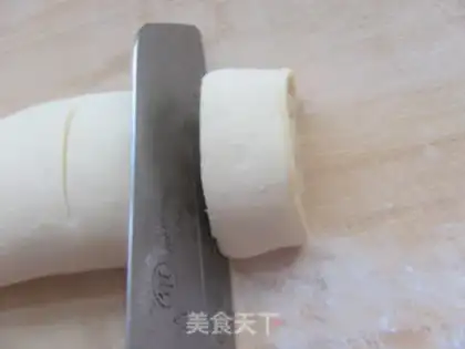 Make Tomato coconut rolls step 8