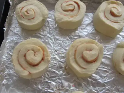 Make Tomato coconut rolls step 9