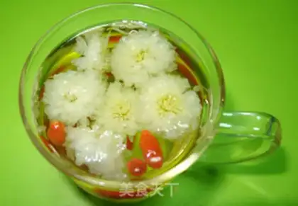 Make A tea with chrysanthemum step 2