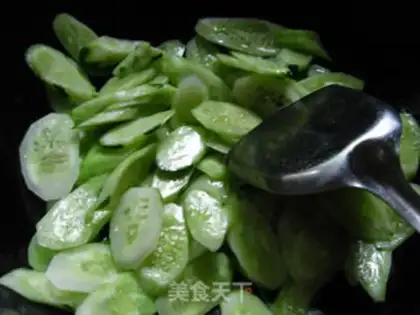 Make A cucumber-cracker step 1