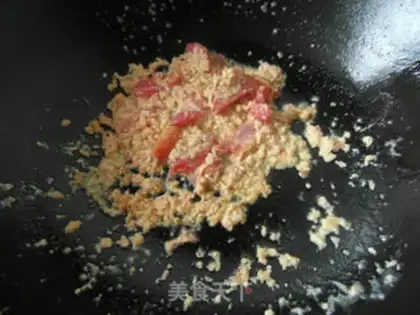 Make Tomato fried eggs step 5