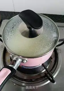 Make Put on tea sauce step 1