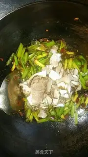 Make Spicy garlic sprouts step 3