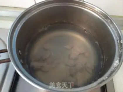 Make The prawns are good-looking step 1