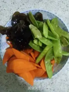 Make Garlic, Dutch carrots step 0