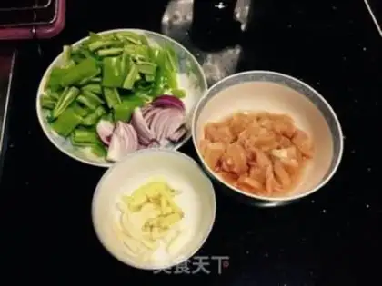Make Pepper onion fried chicken step 0