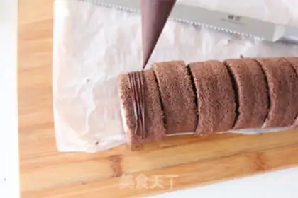 Make Coca-frozen rolls step 26