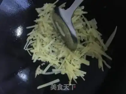 Make Scrambled potatoes and eggs step 4