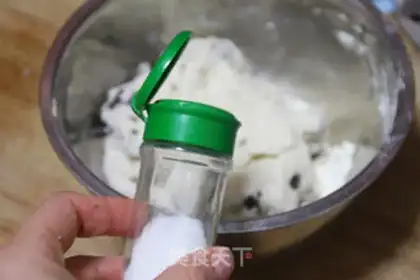 Make Simple olive gravy step 1