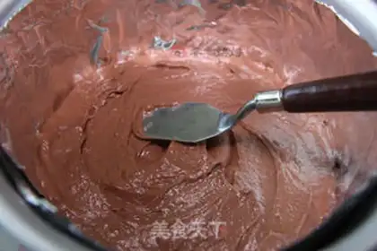 Make Black forest flowers, naked cake step 13