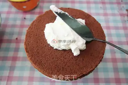 Make Black forest flowers, naked cake step 16
