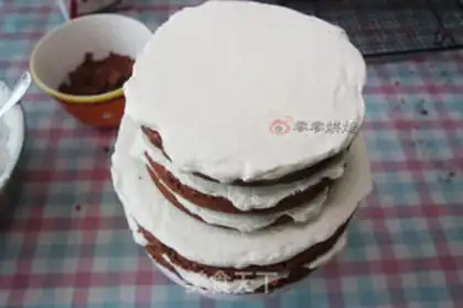 Make Black forest flowers, naked cake step 18