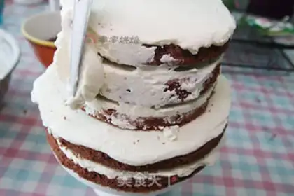 Make Black forest flowers, naked cake step 19