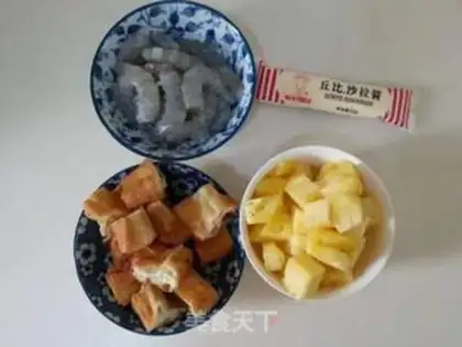 Make Pineapple and shrimp step 0