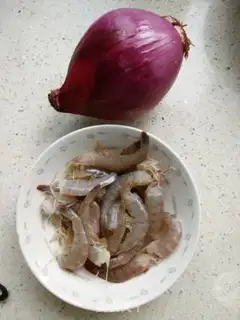 Make Onion shrimp step 0