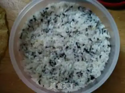 Make Creative sushi cake step 7